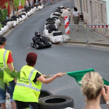 Das alljährliche Seifenkistenrennen verwandelt Kleinnaundorf in Klein-Monaco.