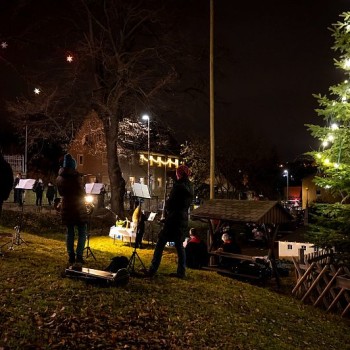 Weihnachtliche Stimmung auf dem Festplatz.