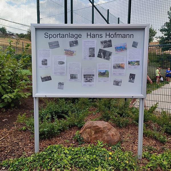 Tafel zur Erinnerung an Hans Hofmann