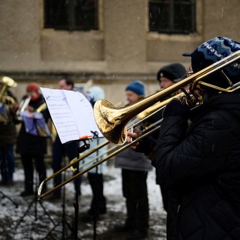 Der Posaunenchor Bannewitz spielt zum Gottesdienst